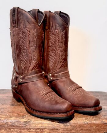 Bikerstøvle model Road king i brun okselæder med harness.